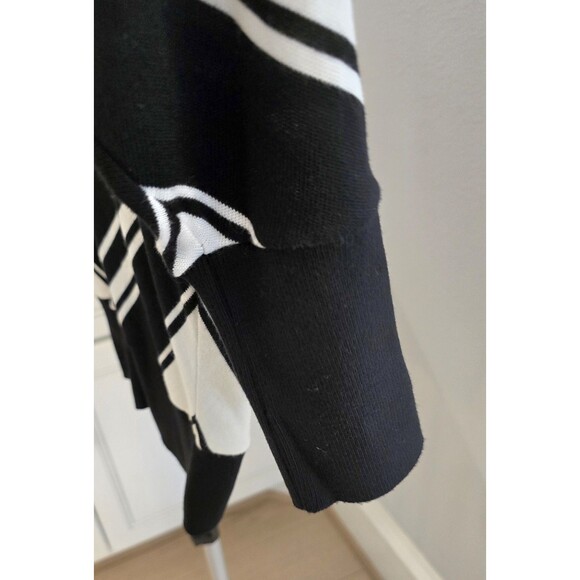 White House Black‎ Market Sweater Women’s Black & White Stripe Double V Size XS - Picture 4 of 5
